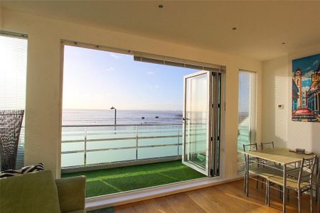 2 bedroom penthouse to rent - Photo 3