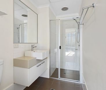 2 Bedroom 2 Bathroom Apartment Top Floor - Stunning Viewings - Photo 6