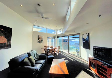 Penthouse apartment with Marina views - Photo 2