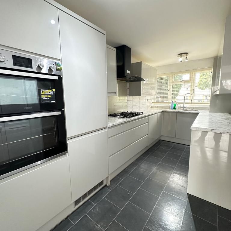 5 bedroom townhouse to rent - Photo 1