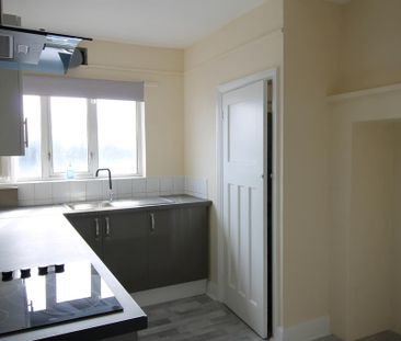 3 bedroom flat to rent - Photo 3
