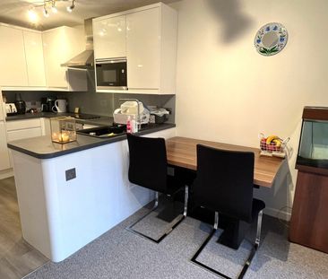 2 Bed Terraced House, Mayfair Gardens, SO15 - Photo 6