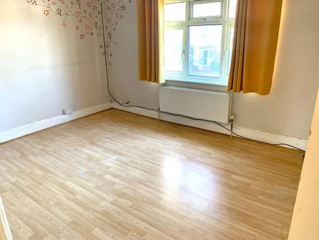 3 bedroom semi-detached house to rent - Photo 5