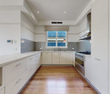 Stunning 4 bedroom home - Photo 3