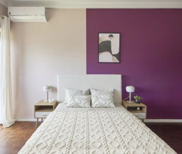 Room in a shared 4-bedroom apartment for rent in Lisbon. - Photo 6