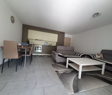Helle 4.5-Zimmerwohnung mit Aussicht - Photo 1