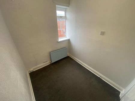 3 bedroom end of terrace house to rent - Photo 4