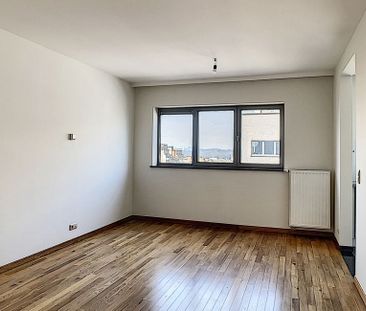Appartement te huur in Schaarbeek voor € 1.000 met 1 slaapkamer - Foto 2