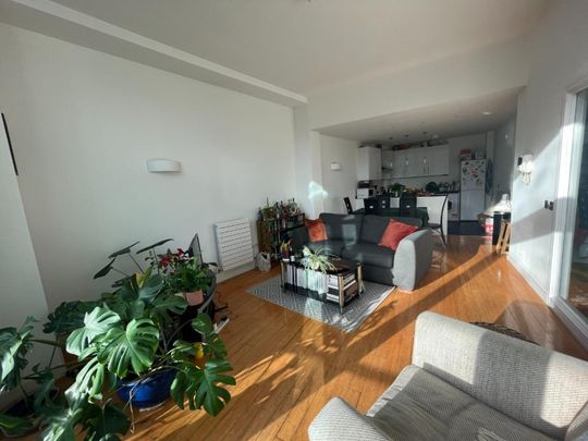 2 bedroom Flat To Let - Photo 1