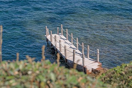 Villa pieds dans l'eau à la location - Saint-Tropez - Vue mer panoramique - Photo 4