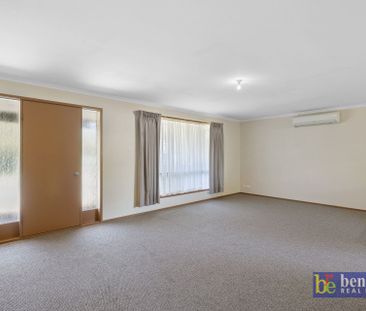 Neat & Convenient Living in Golden Square - Photo 2