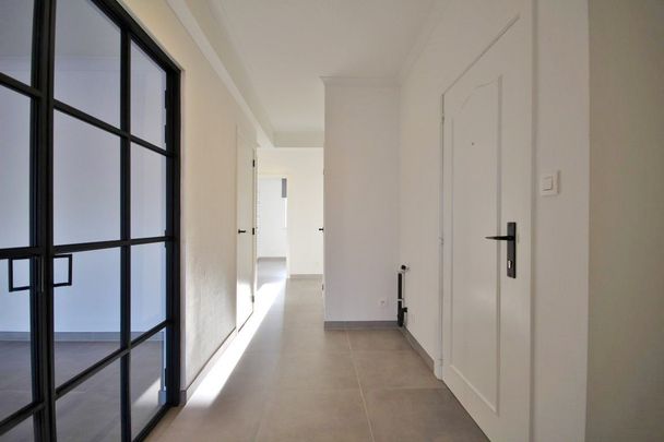 Ruim appartement met 3 slaapkamers in het stadscentrum - Photo 1