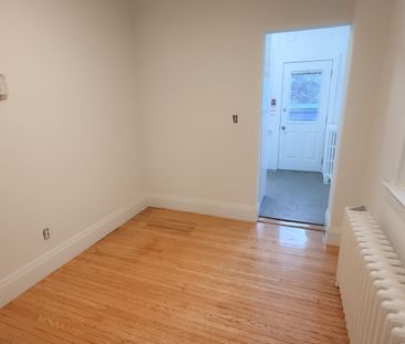 For Lease - 2469 Queen Street Unit# 1, Toronto, Ontario - Photo 6