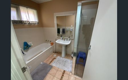 Modern Family Home in Bradbury, NSW - Spacious and Comfortable - Photo 3