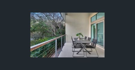 QUIET BEDROOM WITH SHARED BATH - CLOSE TO EVERYTHING $320 per room per week - Photo 3