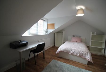 8 bedroom townhouse to rent - Photo 3