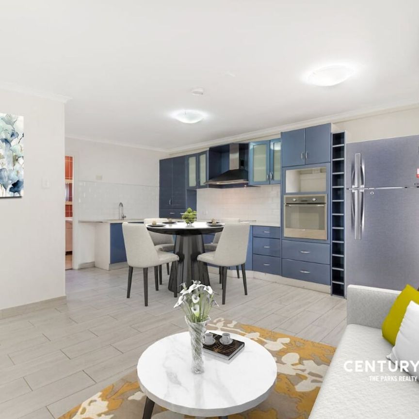 Hurry! This Won't Last Long! - Photo 1