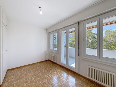 Très joli 5 pièces au 5ème, rafraichi, avec balcons - Photo 4