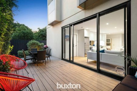 Large Rear Courtyard with Style and Space - Photo 3