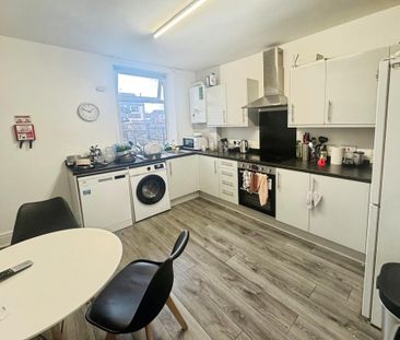 1 bedroom in a house share to rent - Photo 4