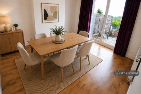 3 bedroom semi-detached house to rent - Photo 2