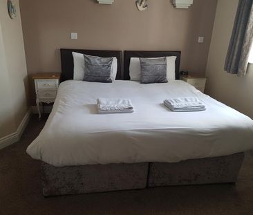 4 bedroom hotel room to rent - Photo 5