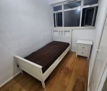 Room in a Shared Flat, De Quincey House, SW1V - Photo 5