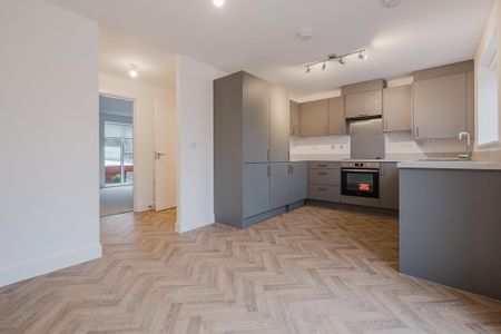 3 bedroom semi-detached house to rent - Photo 5