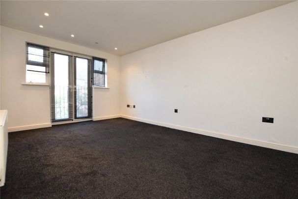 32, Meadow Side Road, East Ardsley, Wakefield, West Yorkshire, WF3 2LZ - Photo 1