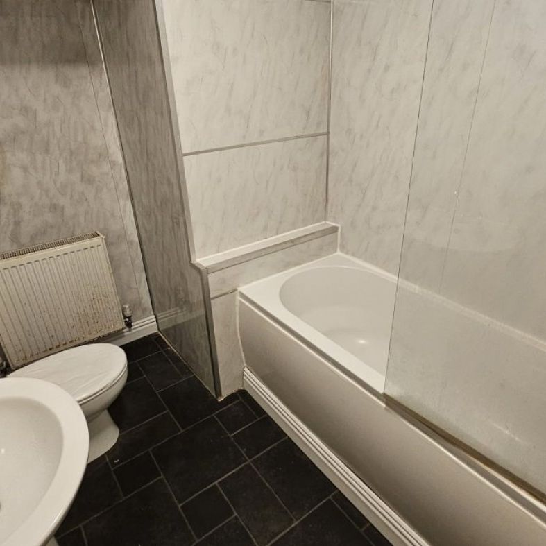 2 bed Apartment - To Let - Photo 1