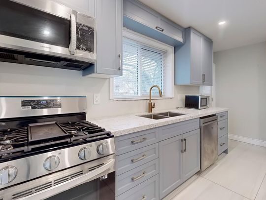 For Lease - 10 Vesper Court Unit# Main, Toronto, Ontario - Photo 1