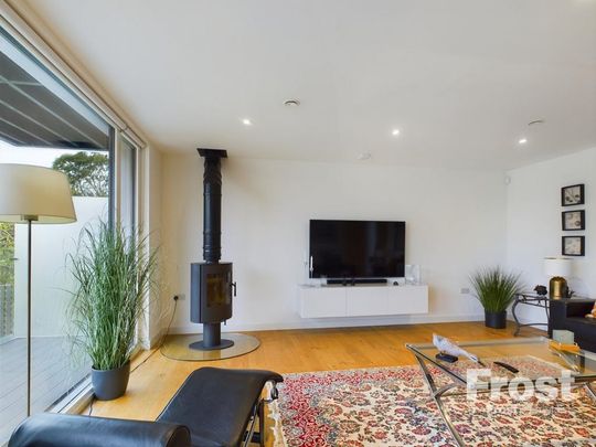 4 bedroom detached house to rent - Photo 1