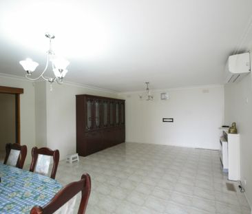 THREE BEDROOMS HOUSE IN CENTRAL SPRINGVALE - Photo 5