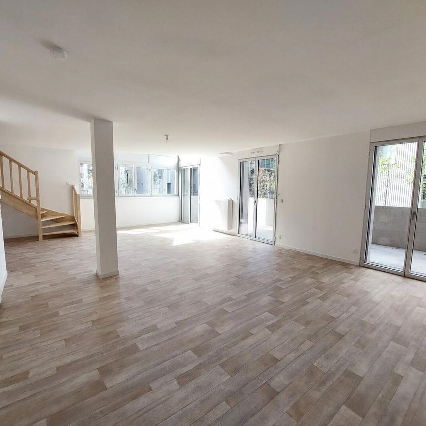 location Appartement T5 DE 138.1m² À BORDEAUX - Photo 1