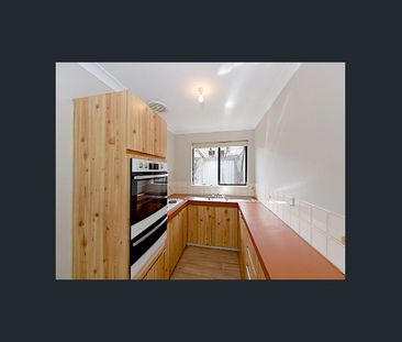 Freshly Painted Villa in Prime Scarborough Location - Photo 4