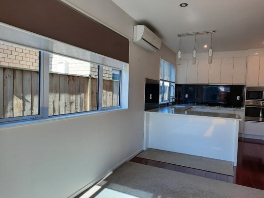 Beautiful Large Family Home - Photo 1