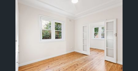 Immaculate Garden Apartment with Lock up Garage - Photo 2