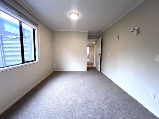 One Bedroom Renovated Unit and Mt Maunganui Location! - Photo 1