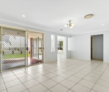 12 Streamdale Grove, Warriewood. - Photo 1