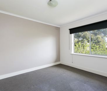 Modern two bedroom unit - Photo 2