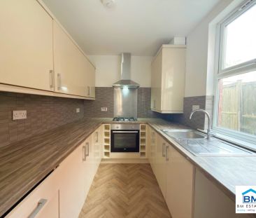 3 Bedroom Terraced - Photo 5