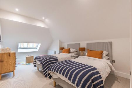 3 bedroom semi-detached house to rent - Photo 5