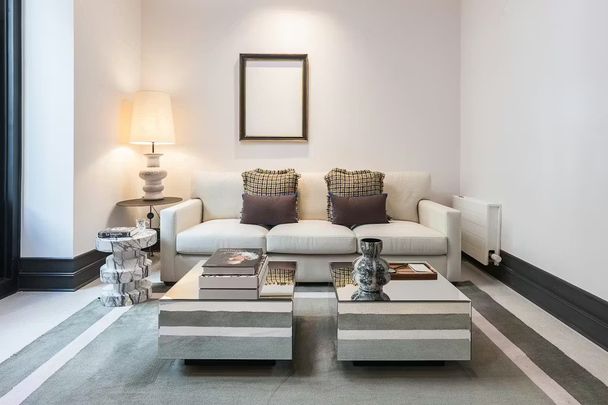 Calle de Apodaca, Madrid, Community of Madrid 28004 - Photo 1