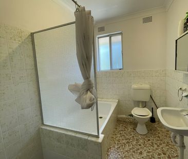 Charming 2-bedroom Unit - Photo 1