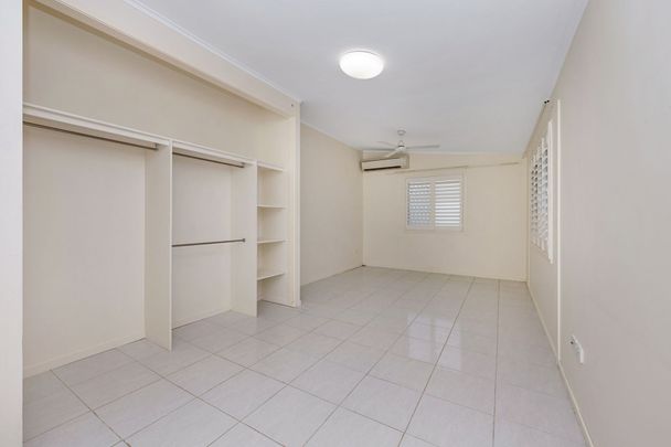 Vintage 2 Bedroom Unit!! DOWNSTAIRS UNIT ONLY - Photo 1