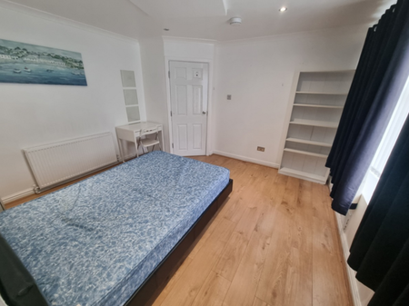 5 Bed Student Accommodation - Photo 2