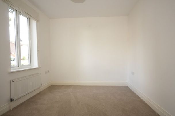 Henderson Avenue, Guildford - Photo 1