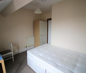 3 bedroom private hall to rent - Photo 3