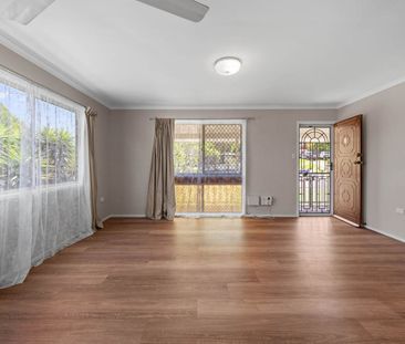 Family home on a 809m block with a shed - Photo 2