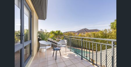 Elegant Lake View Sanctuary - Photo 5